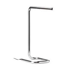 Die Tischleuchte LUM 50 führt die Bauhaus Idee, der Reduktion auf das Wesentliche mit einem Höchstmaß an Funktionalität und Ästhetik, weiter.    Der renommierte Designer Ulf Möller wählte klassisches Stahlrohr und ergänzt somit das Sortiment der Bauhaus Möbel.   Tischleuchte LUM 50