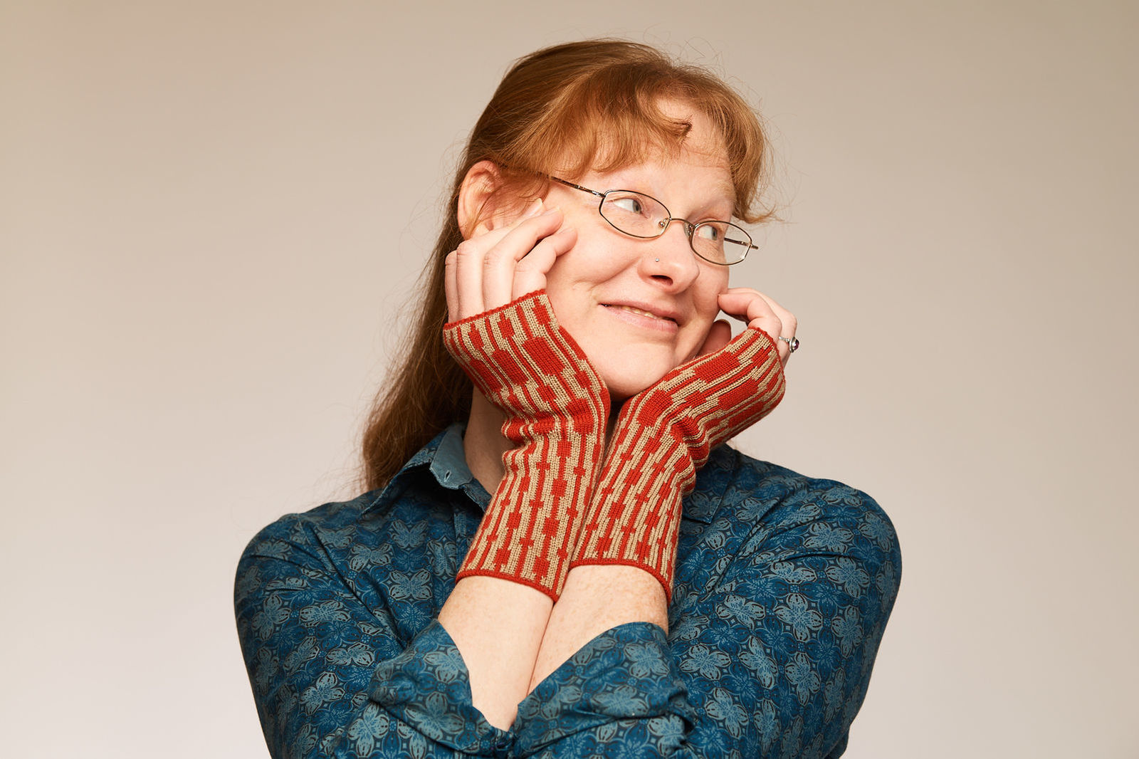 Fortschritt Berlin - Handstulpen - Trespassers kamel / mohn