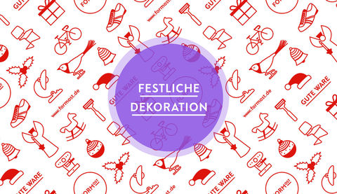 Festliche Deko zu Weihnachten. Erzgebirgische Nussknacker, Engel, Räuchermännchen, Sterne