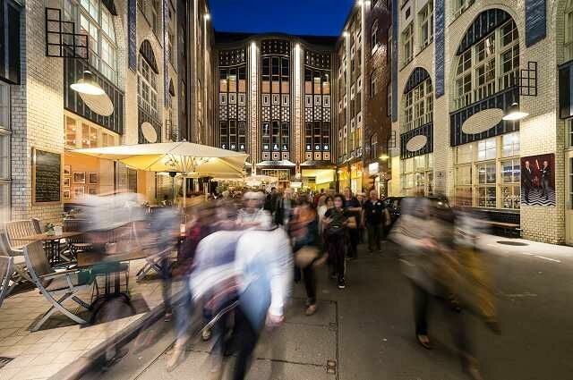 Golem Fliesen Fassade Hackesche Hofe, Hof I 