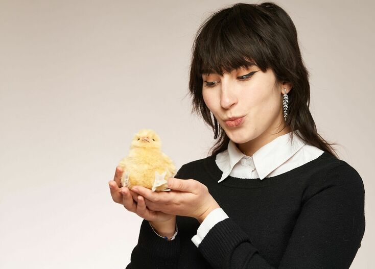  Joana ist ganz und gar verzückt. So weich sind die Kösen Plüschtiere. 