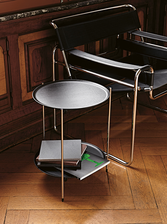 Der  Beistelltisch von Egon Eiermann, in der hochwertigen Ausführung von Tecnolumen, ist in seiner zeitlosen Eleganz längst ein Designklassiker.