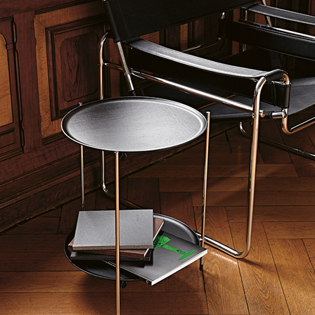 Der Beistelltisch von Egon Eiermann, in der hochwertigen Ausführung von Tecnolumen, ist in seiner zeitlosen Eleganz längst ein Designklassiker.