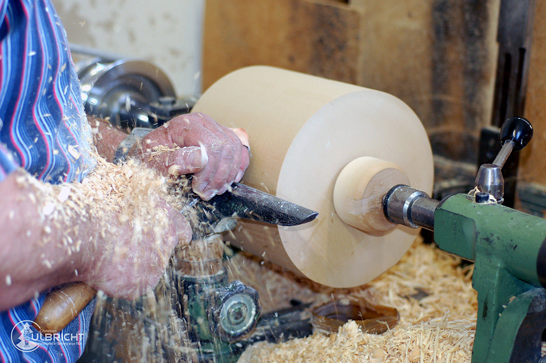 Die ersten Formen werden gedrechselt