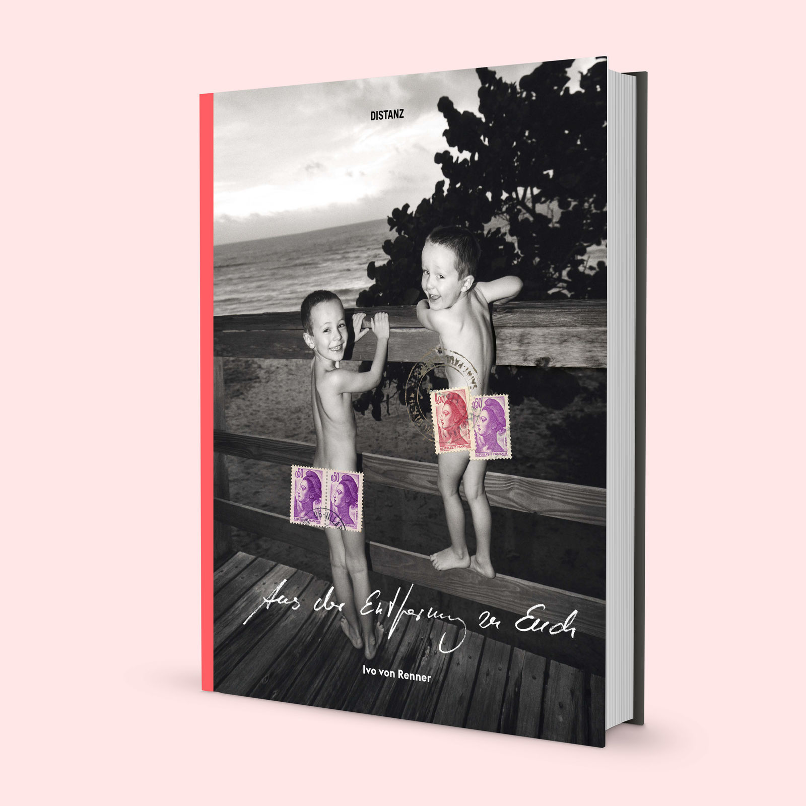 Ein sehr persönliches Reisebuch von Ivo von Renner. Spannend inszeniert von der Designagentur Rosendahl Berlin mit über 200 Postkarten, geschrieben an seine Familie während drei Jahrzehnten.