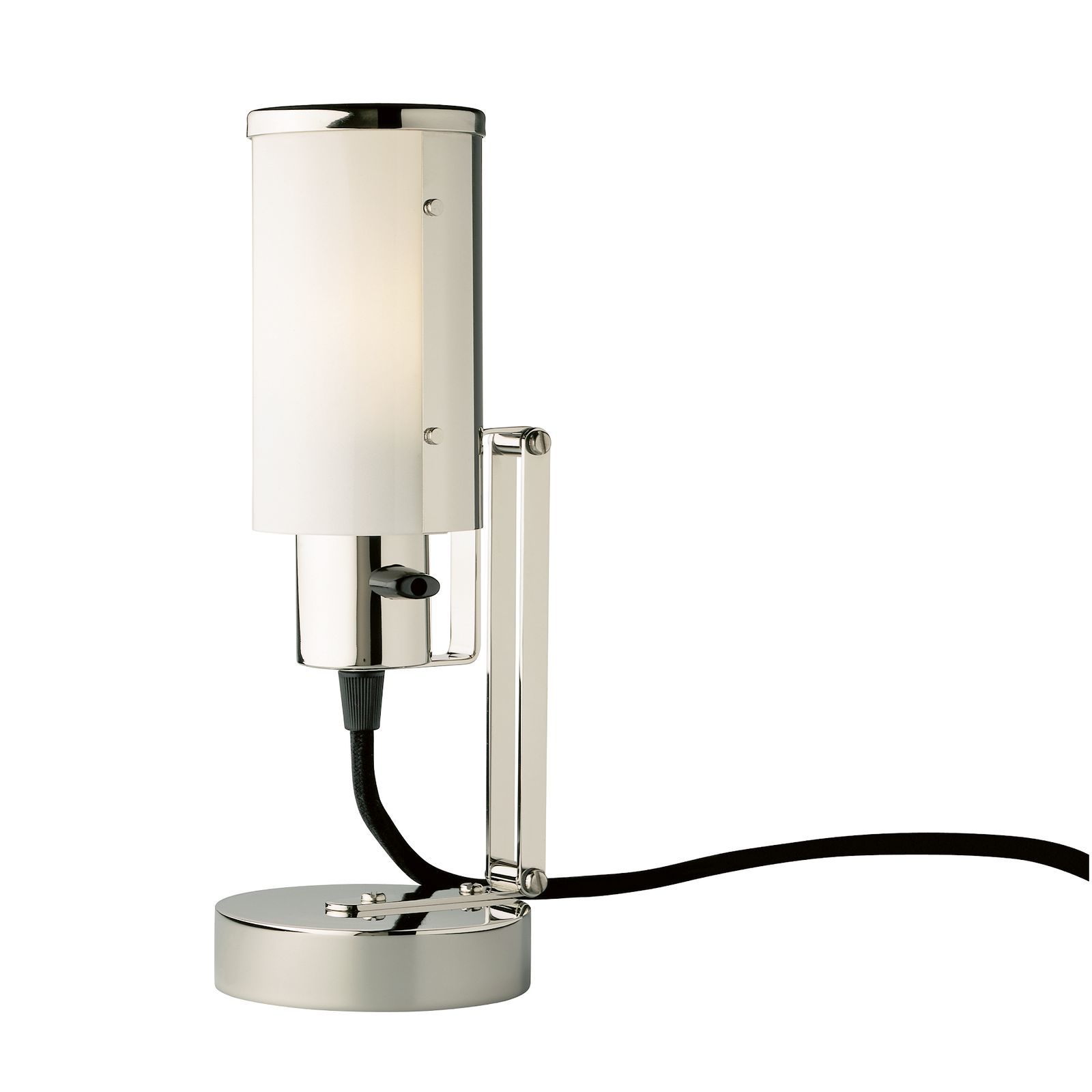 "Nachttischlampe, auch als Wandleuchte verwendbar" war die ursprüngliche Bezeichnung dieser Leuchte im Prospekt der Weimar Bau- und Wohnungskunst GmbH.Wilhelm Wagenfeld entwarf 1930