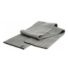 Schals von Fortschritt Berlin. Ein Schal für jeden Anlass. Vom klassischen Fischgrät und Hahnentritt bis hin zu BAUHAUS Motiven aus 100 Prozent extrafeiner Merinowolle. Herrlich weich und schön. Jacquard Schal - 100 % feine Merinowolle