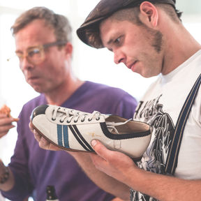 Detailinspektion an den zeha-Schuhen bei Formost