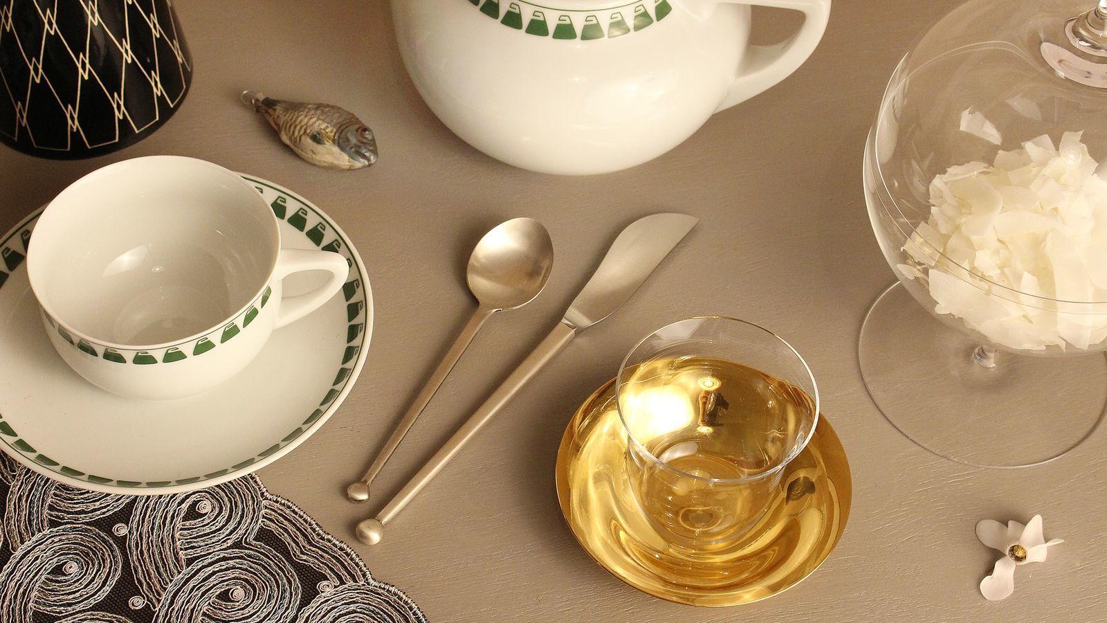 LILY Mokka Untertasse aus vergoldetem Messing von der Glasmanufaktur Lobmeyr