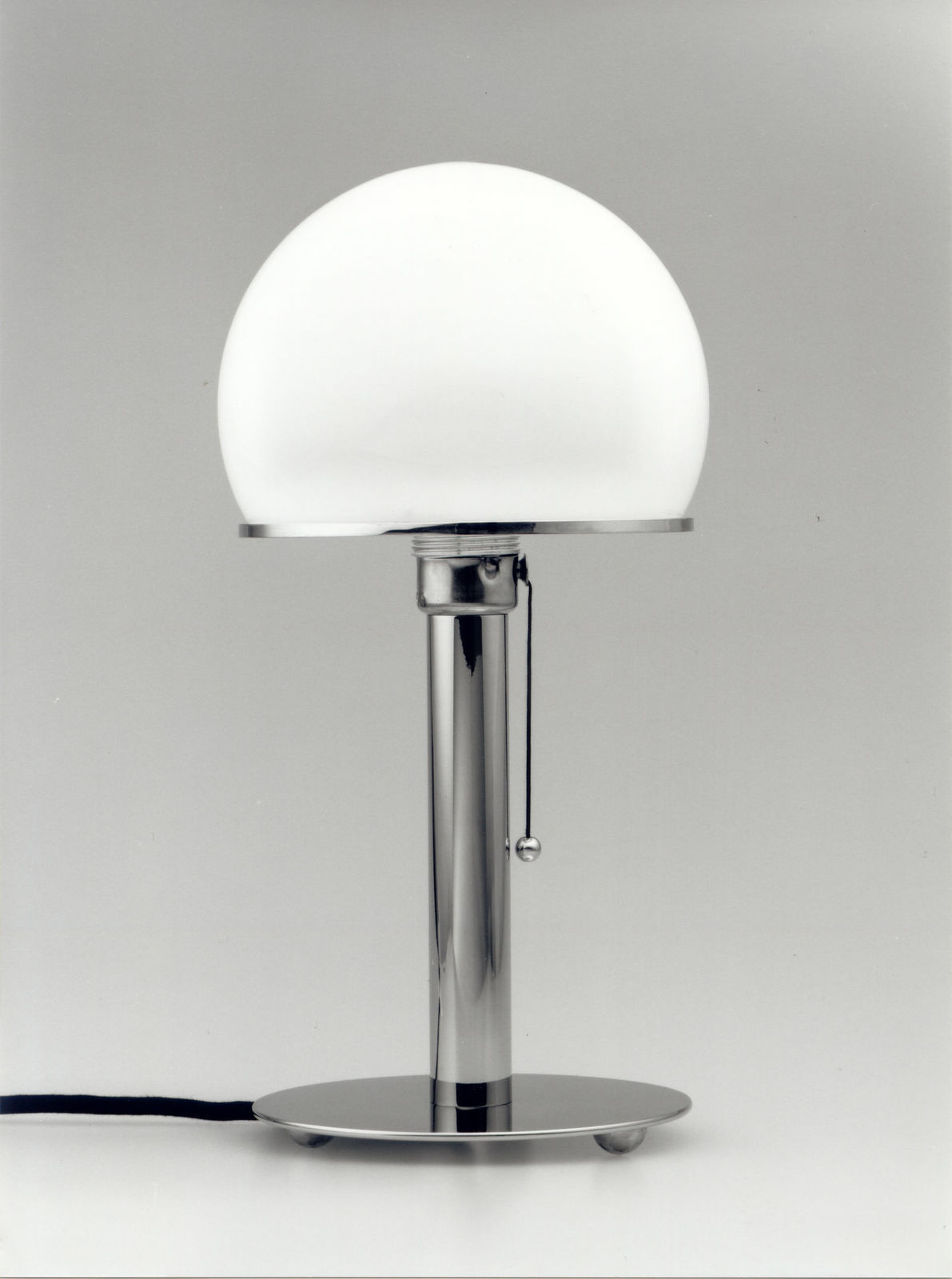 Eine Ikone des Design, die Bauhausleuchte WA24 von Wagenfeld