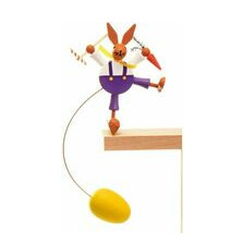 Schaukelfigur aus Holz mit Ostermotiv