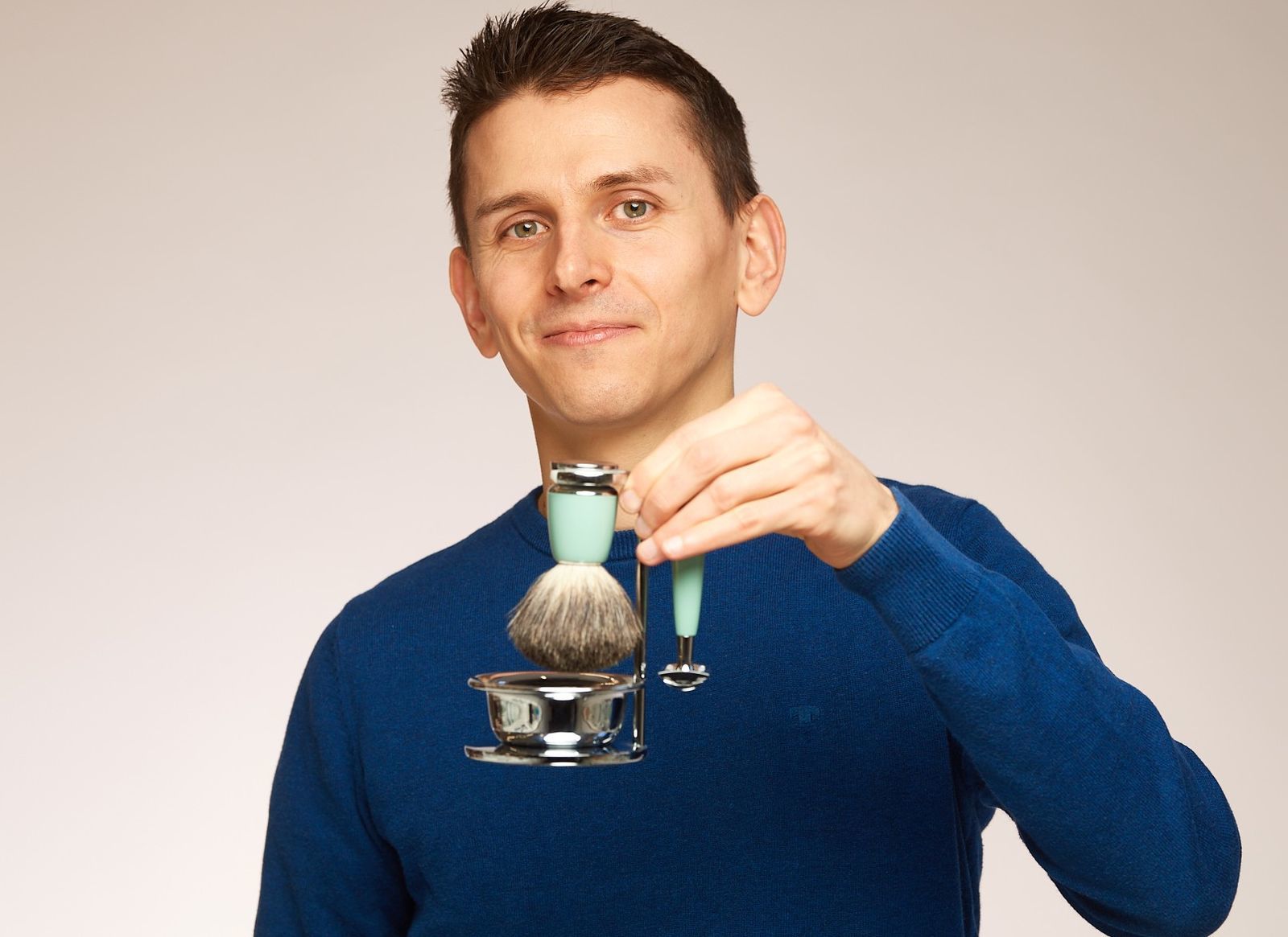 Als Franzose weiß er aber natürlich auch Gutes zu zelebrieren. Für die Rasurkultur gönnt er sich Zeit. 