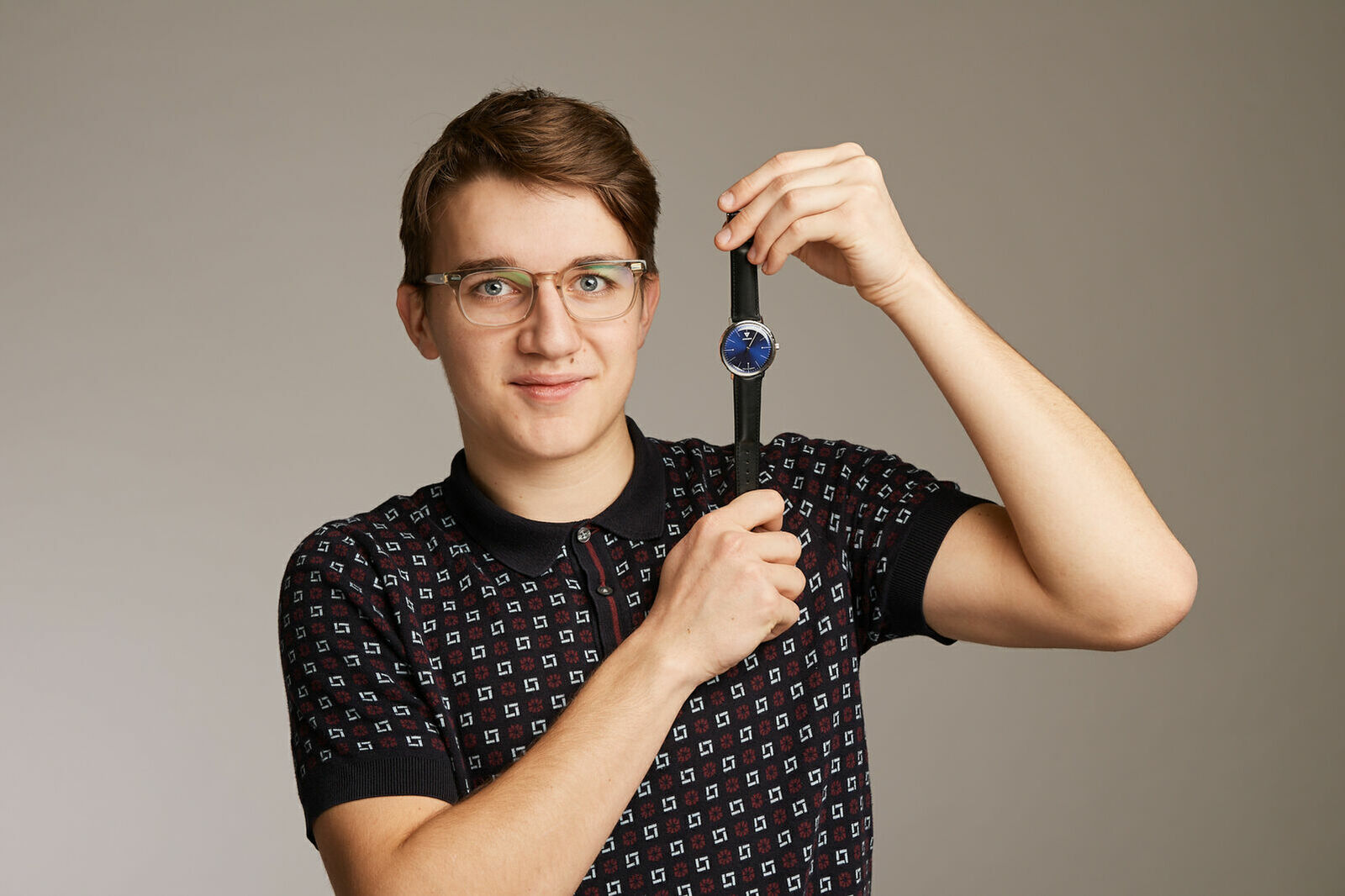 Mitarbeiter mit Junkers BAUHAUS Quarz Armbanduhr Blau / Kalbsleder