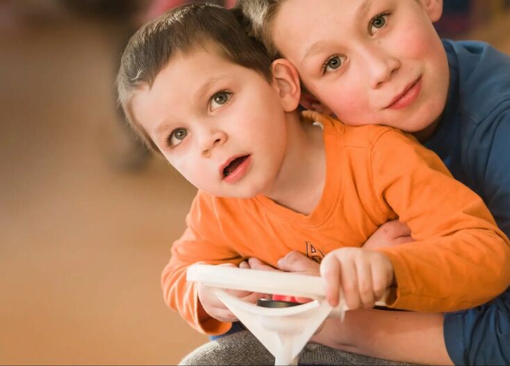 Nach der Schule in die ARCHE, die sind für uns da. Hier können wir spielen und lernen; hier fühlen wir uns wohl.
