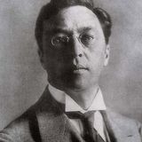Kandinsky war Maler und Künstler des Expressionismus und bedeutender Meister am BAUHAUS.
Er besaß eine außergewöhnliche bildnerische Intelligenz und hatte ein ausgeprägtes Empfinden für Farbe und Form. Seine Theorie von Farbe und Form ist untrennbar mit dem BAUHAUS verbunden. Ein jeder kennt die Grundformen und Farben: Blau – Kreis, Rot – Quadrat, Gelb – Dreieck Wassily Kandinsky