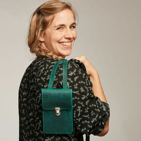 Sina mit der BORSA Handytasche in Petrol 