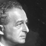 Oskar Strnad war ein österreichischer Architekt, Designer und Bühnenbildner jüdischer Herkunft. Zusammen mit Josef Frank prägte er die sogenannte Wiener Schule der Architektur. Er vertrat eine moderne Auffassung von Wohnen für alle Menschen, plante und baute Wohnhäuser, entwarf Möbel, schuf Keramiken und Aquarelle und stattete Theaterstücke und Filme aus.  Oskar Strnad