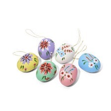 Diese handbemalten Ostereier aus einem kleinen Familienbetrieb im Erzgebirge sind mit ihren Blumenverzierungen wohl die schönste klassische Osterdekoration.   Ostereier seidenmatt