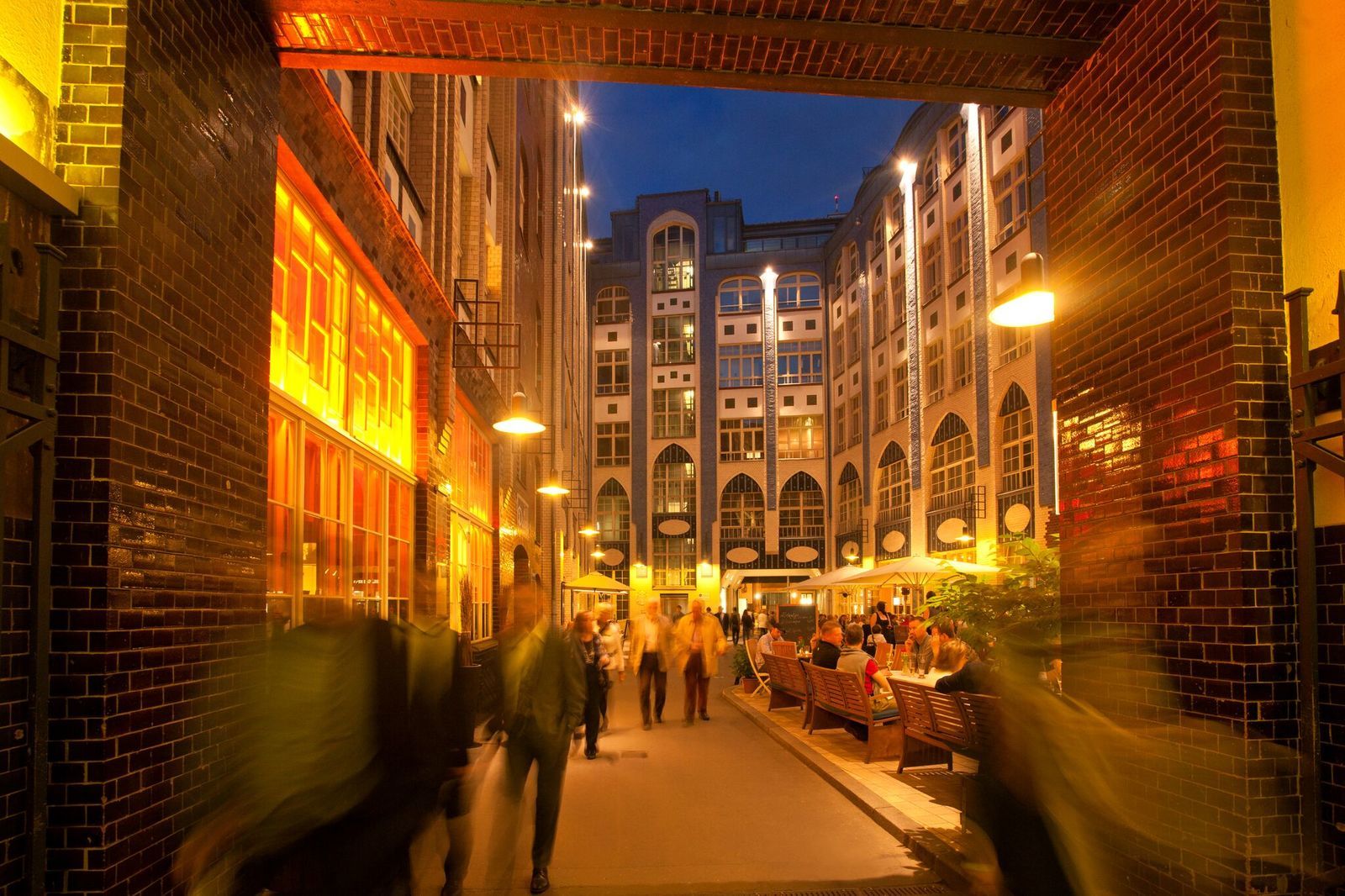 Bekannt sind die Hackeschen Höfe für ihr historisches Ambiente