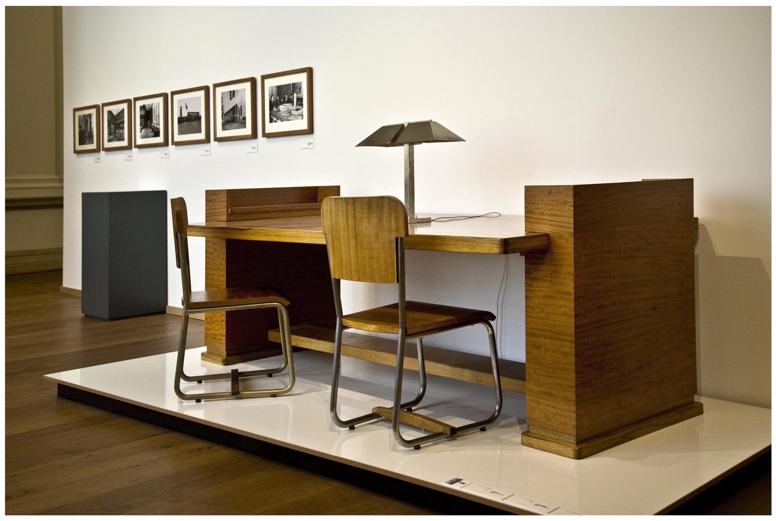 Möbel von van de Velde für die gent Bücherturm entworfen