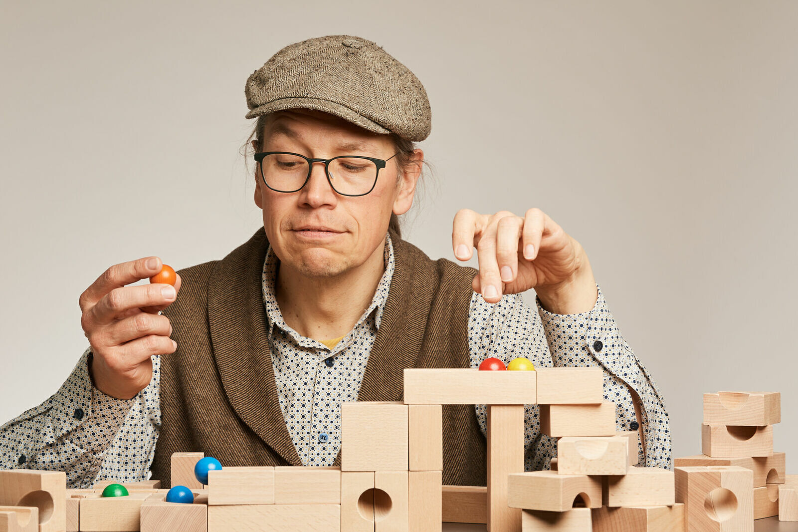 Gerald aus Schwerin hat die Kugelbahn für sich entdeckt.