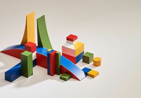 Das Bauspiel ist ein Lernspiel aus Holz.