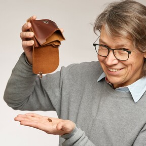Gerald mit der BORSA Geldbörse in Mocca