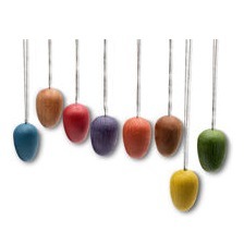 Nur bei FORMOST: die 8 farbigen Ostereier aus Holz werden liebevoll nach erzgebirgischer Handwerkstradition gefertigt. Eine klassische Osterdekoration zum Aufhängen.   Farbige Ostereier aus Holz