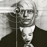 Raumtanz, Gestentanz, Stäbetanz, Triadisches Ballett: Oskar Schlemmer entwickelte den „Tänzermenschen“ mit Kostüm und Maske weiter zur „Kunstfigur“. In ihr vereint sich Tanz, Kostüm, Musik. Oskar Schlemmer