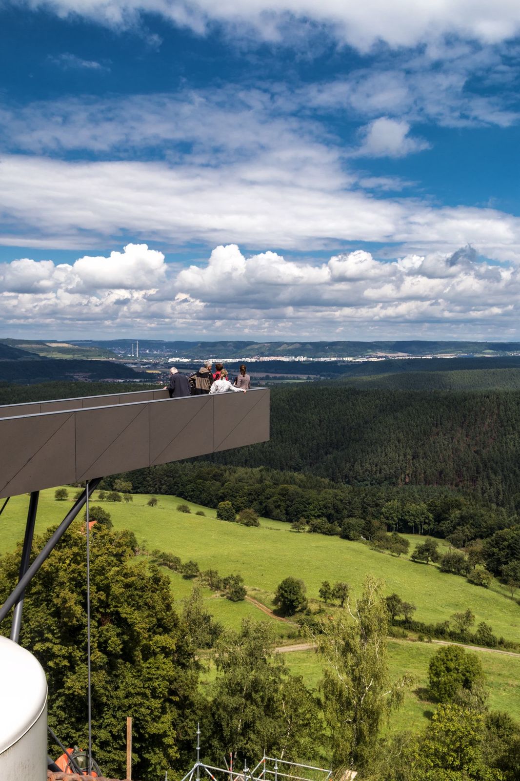 Der Steg der Wünsche, 20 Meter über dem Tal