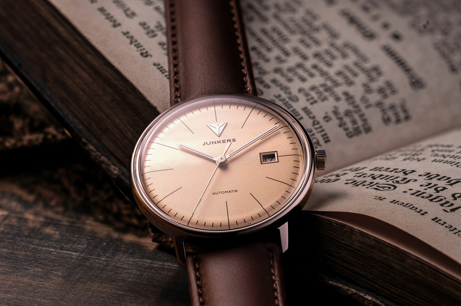 Junkers BAUHAUS Automatik Armbanduhr Beige / Kalbsleder