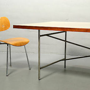 Berühmtes Tischgestell von Egon Eiermann