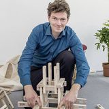Das Spinifex Cluster Konstruktionsspiel wurde von dem Leipziger
Nachwuchsdesigner Sebastian Kalies entwickelt. Inspiriert hat Kalies
eine Form der Natur: Kristalle. Sebastian Kalies