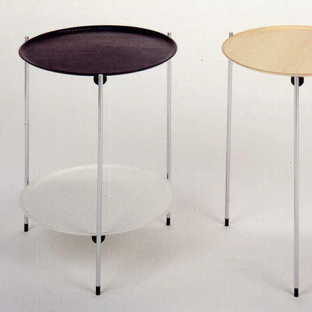 Der Beistelltisch von Egon Eiermann, in der hochwertigen Ausführung von Tecnolumen, ist in seiner zeitlosen Eleganz längst ein Designklassiker.