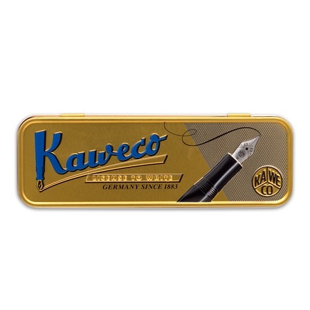 Der Student Füllhalter kommt mit dieser wundrschönen nostalgischen Blechdose. 