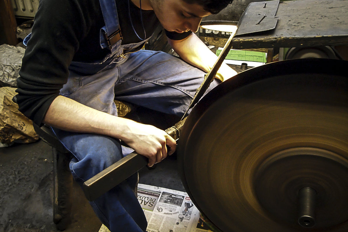 Blaupliessten – eine uralte Tradition des Feinschleifens